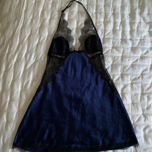 VS / lace trimmed slip